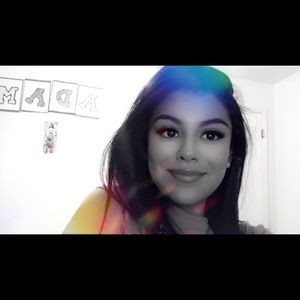 Meet your Posher, Adamari